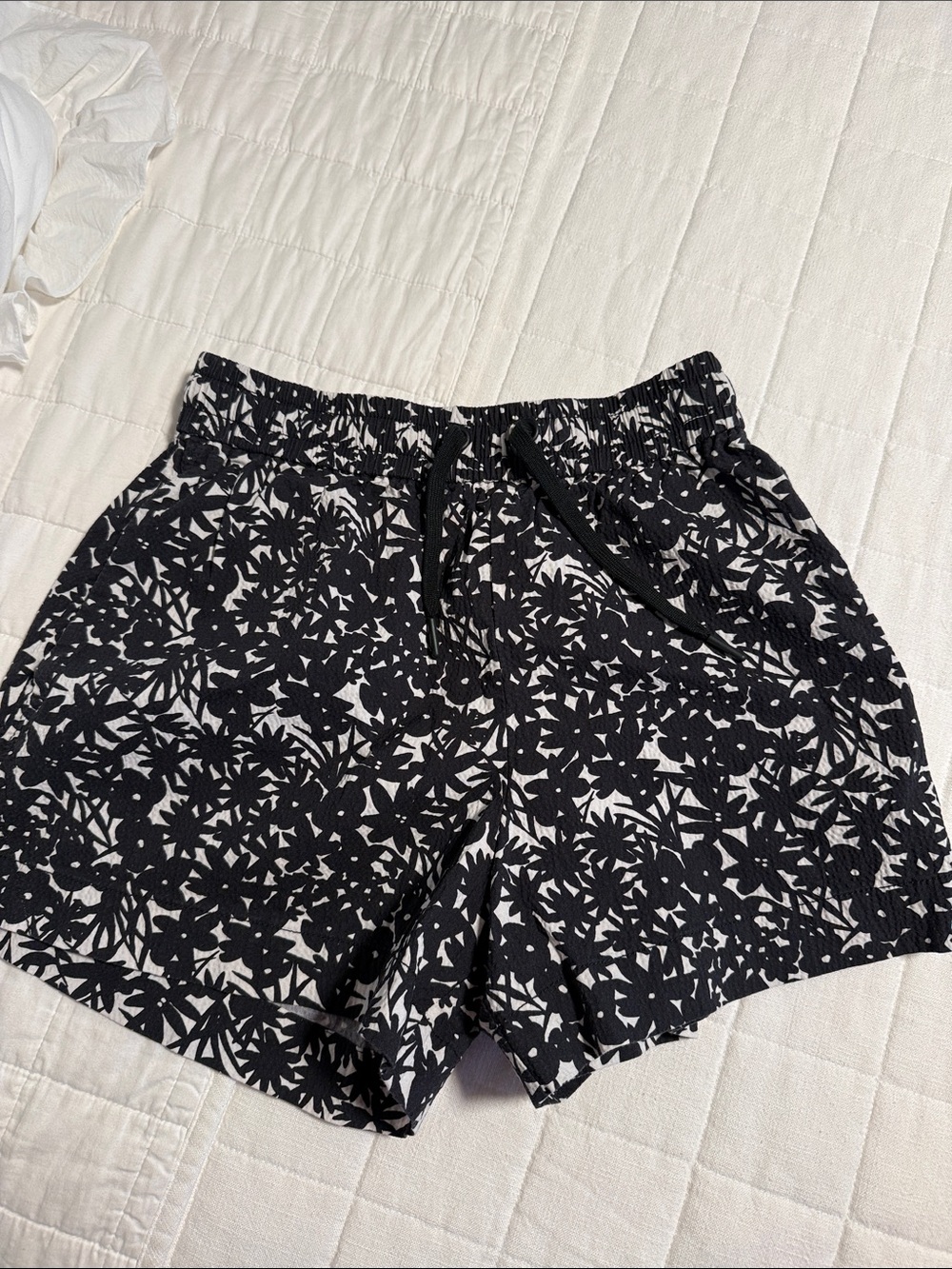Everlane Black & White Floral Athletic Shorts